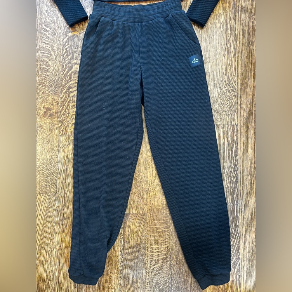 ALO Yoga Black Muse Waffle Weave Joggers
